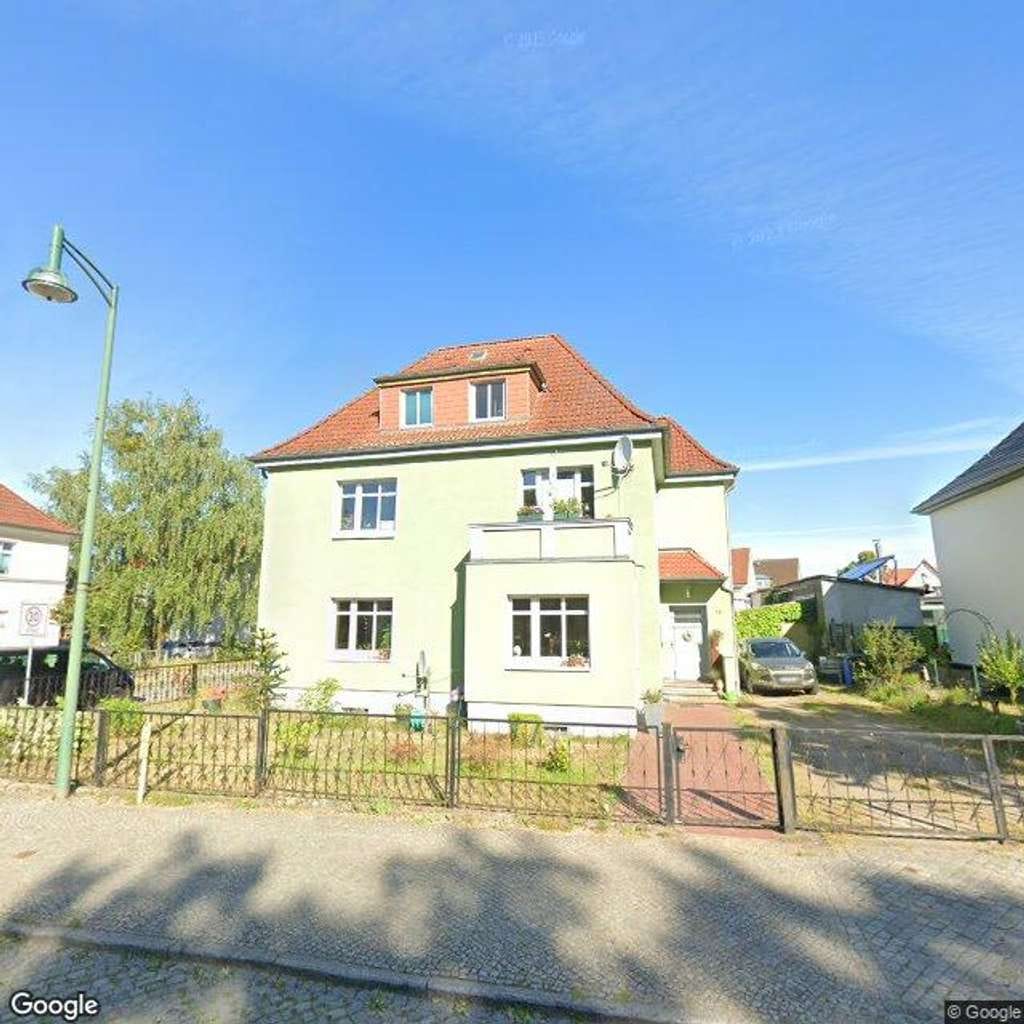 Immobilie in Neustrelitz - Charmantes Mehrfamilienhaus mit großem Grundstück und Entwicklungspotenzial in Seenähe - Bild 0