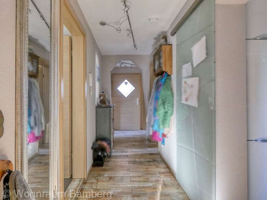 Immobilie in Memmelsdorf - Umfangreich saniertes Wohnhaus mit ca. 260 m² Wohnfläche in ruhiger Ortsrandlage - Memmelsdorf - OT - Bild 1