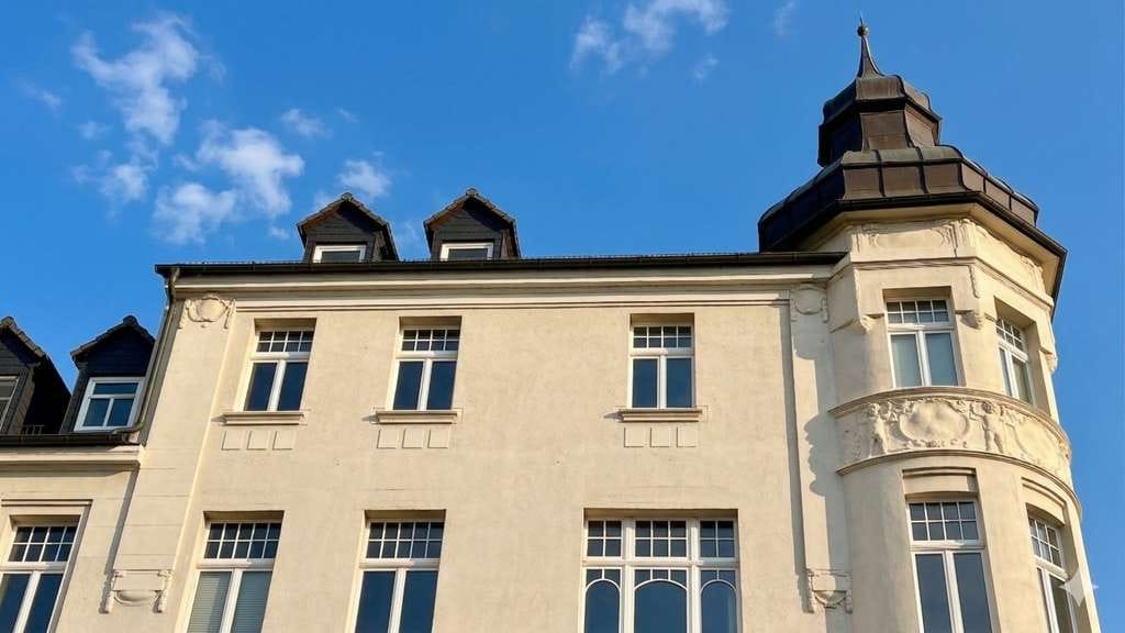 Immobilie in Wurzen - Denkmalschutz:  große 3-Zimmer-Dachgeschosswohnung mit Lift im Zentrum von Wurzen bei Leipzig - Bild 0