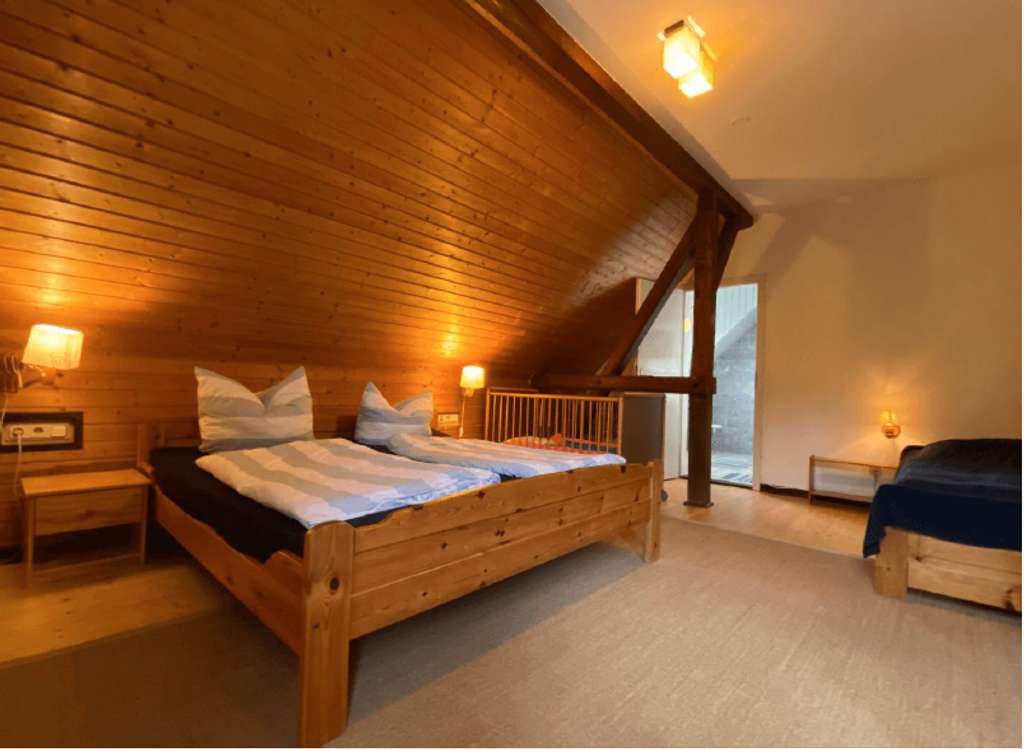 Immobilie in Spiekeroog - Zwei Dachgeschosswohnungen in historischem Inselhaus - Bild 0