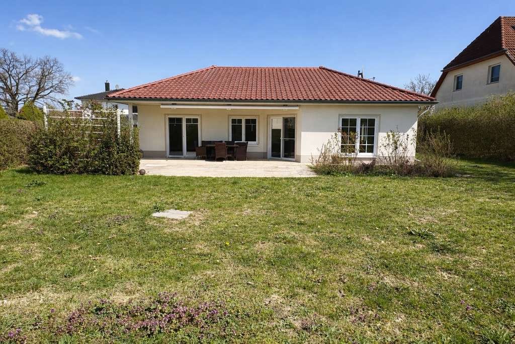 Immobilie in Oberbarnim - Provisionsfrei - Hochwertiger barrierefreier Bungalow mit großem Grundstück in Klosterdorf - Bild 0
