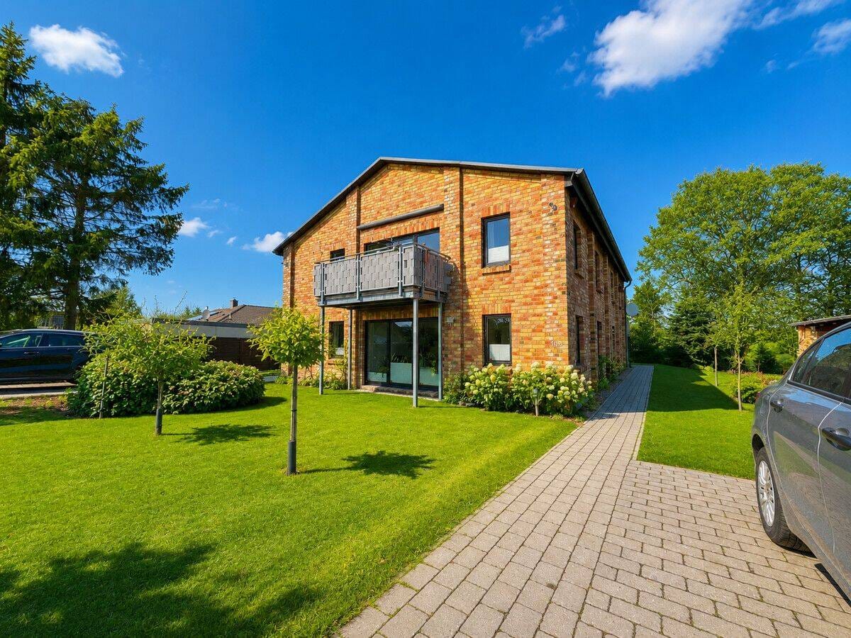 Immobilie in Stäbelow - Nur 8 km bis Rostock // Wohnen im Grünen // 1.104 m² Grundstück // 280 m² Wohnfläche - Bild 2