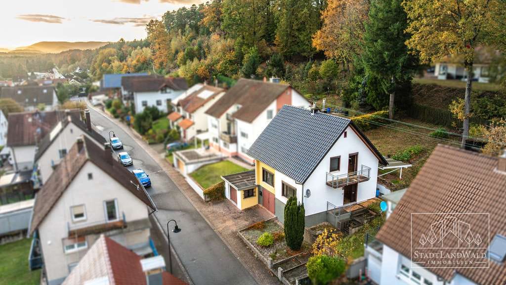 Immobilie in Fischbach bei Dahn - Erhöht wohnen, entspannt leben – Einfamilienhaus mit Fernsicht, Garten und Garagen - Bild 4