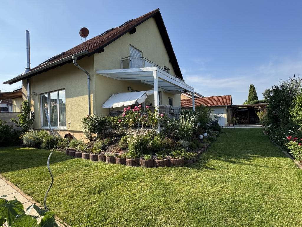 Immobilie in Hagenbach - Hochwertige Doppelhaushälfte mit schönem Grundstück in bevorzugter Ortsrandlage - Bild 0