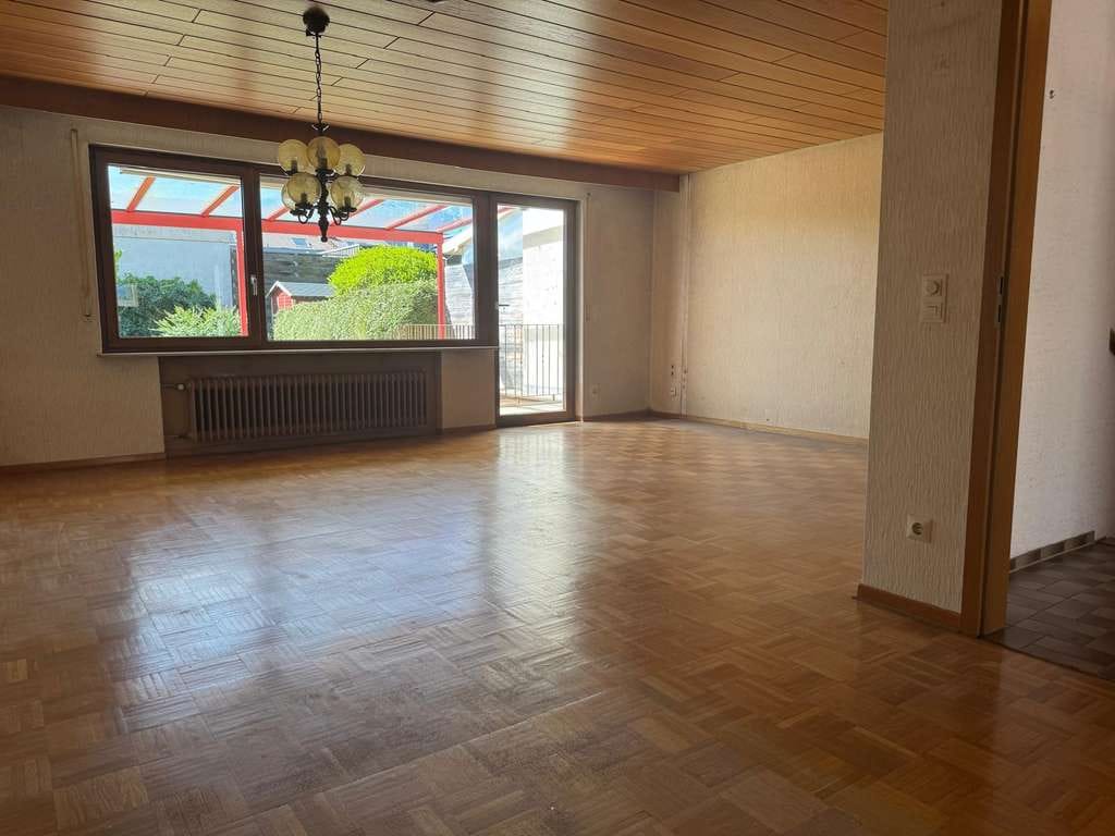 Immobilie in Ötisheim - Raumwunder in Ötisheim! Reihenmittelhaus mit Garten, Balkon, Ausbaureserve & Garage - Bild 2