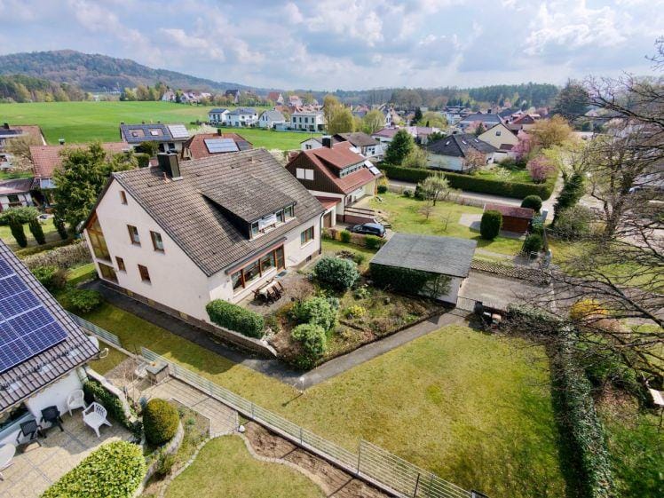 Immobilie in Altdorf bei Nürnberg - Vielseitiges Raumwunder in ruhiger Wohnlage: Ihr neues Zuhause für Familie, Beruf oder als Mehrgenerationen-Traum - Bild 0