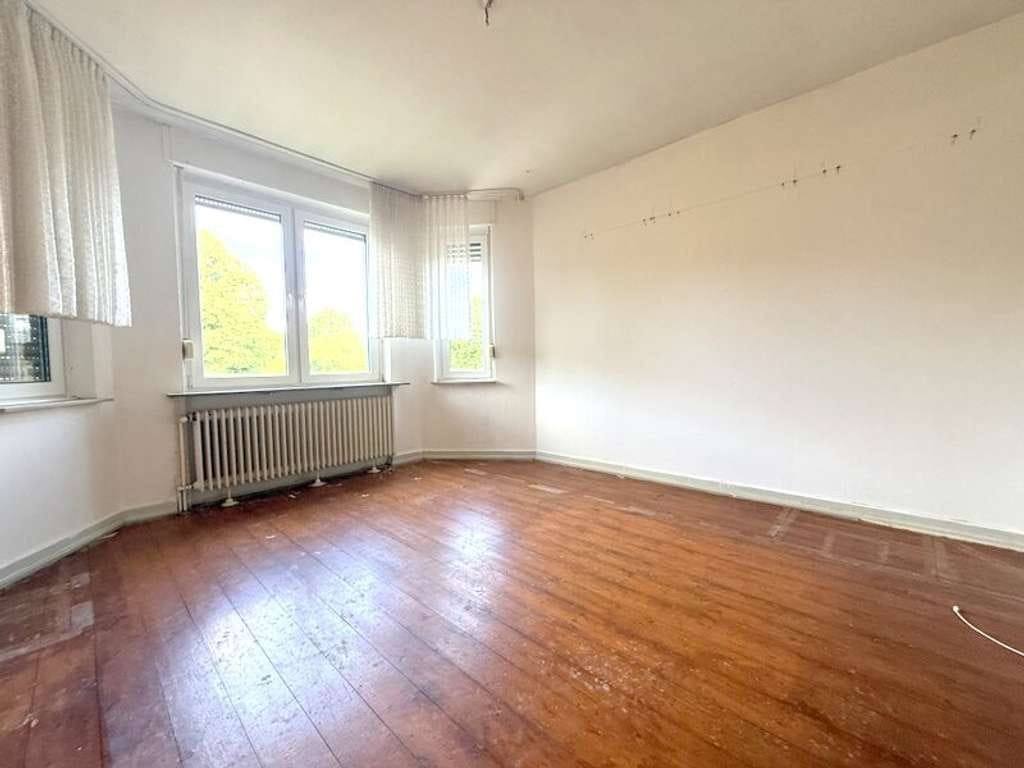 Immobilie in Bedburg-Hau - Freistehendes Einfamilienhaus mit großem Grundstück – Sanierungsobjekt mit Potenzial in Bedburg-Hau - Bild 4