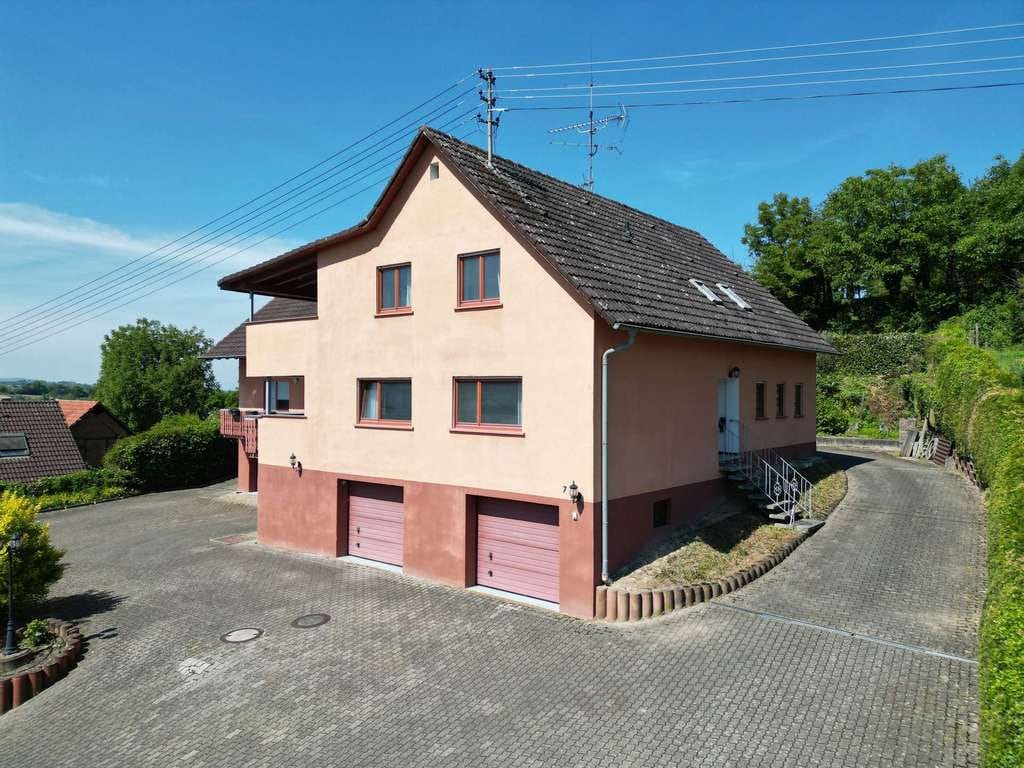 Immobilie in Herbolzheim - Traumhafte Lage, großes Grundstück, 3 Wohneinheiten - Mehrfamilienhaus in Herbolzheim-Broggingen - Bild 1