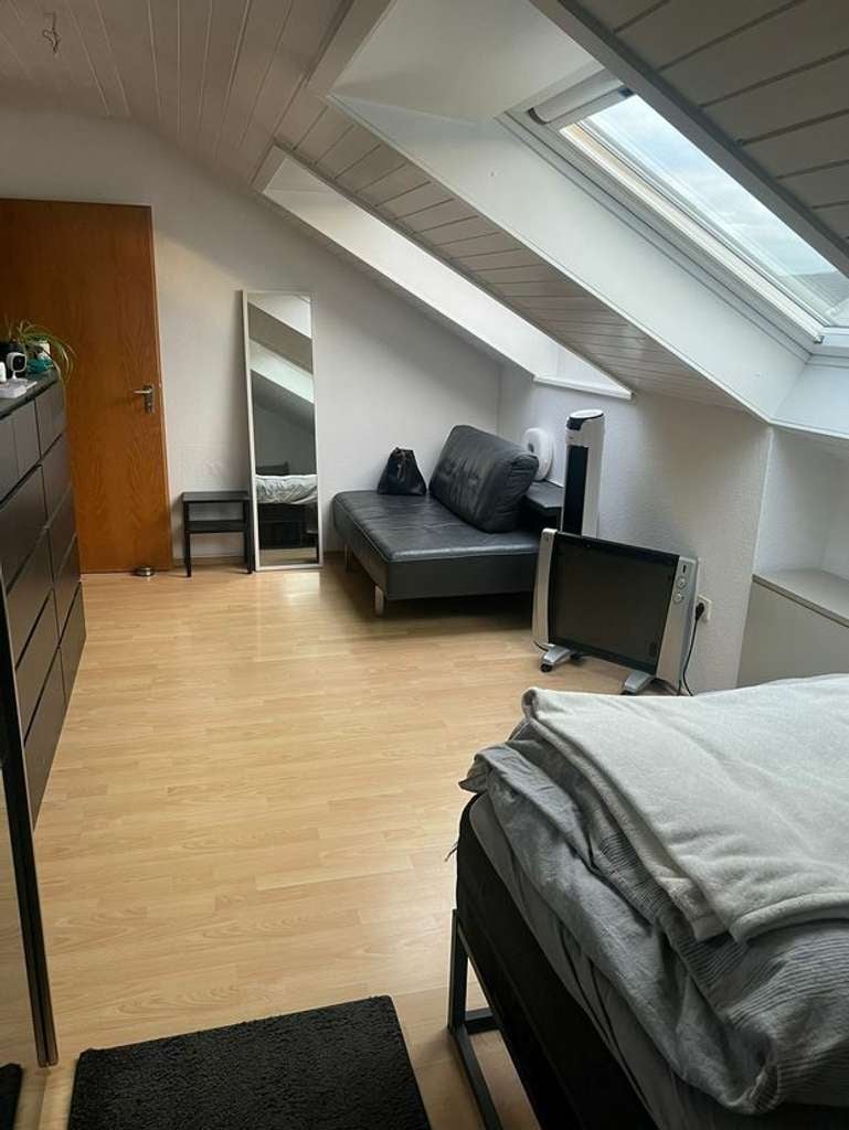 Immobilie in Ingersheim - Helle 2,5-Zimmer-Dachwohnung mit Balkon in charmantem, kleiner Wohneinheit - Bild 3