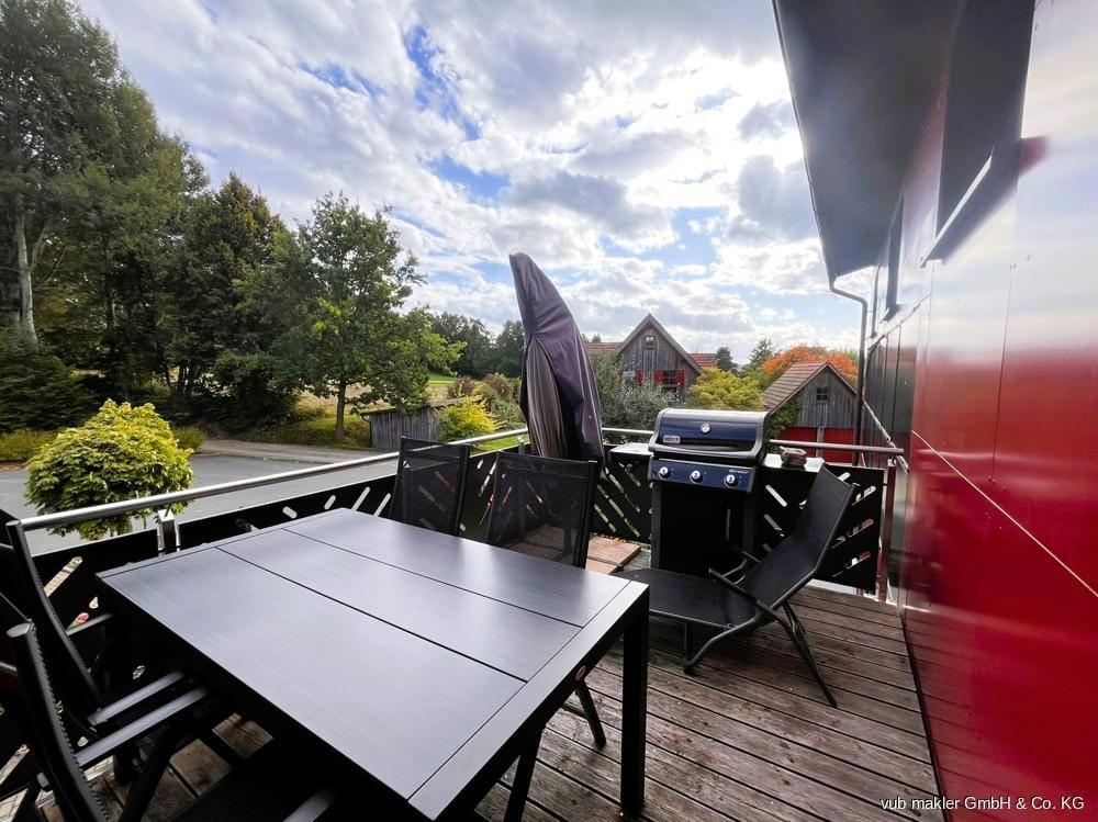 Immobilie in Pullenreuth - Loftwohnung mit Balkon und Galerie in ehemaliger Schule - modern und nachhaltig saniert - Bild 1