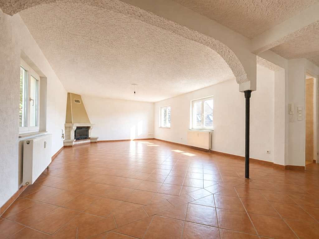 Immobilie in Bietigheim-Bissingen - Großzügiges Wohnhaus mit drei Wohneinheiten und vielseitigen Nutzungsmöglichkeiten - Bild 2