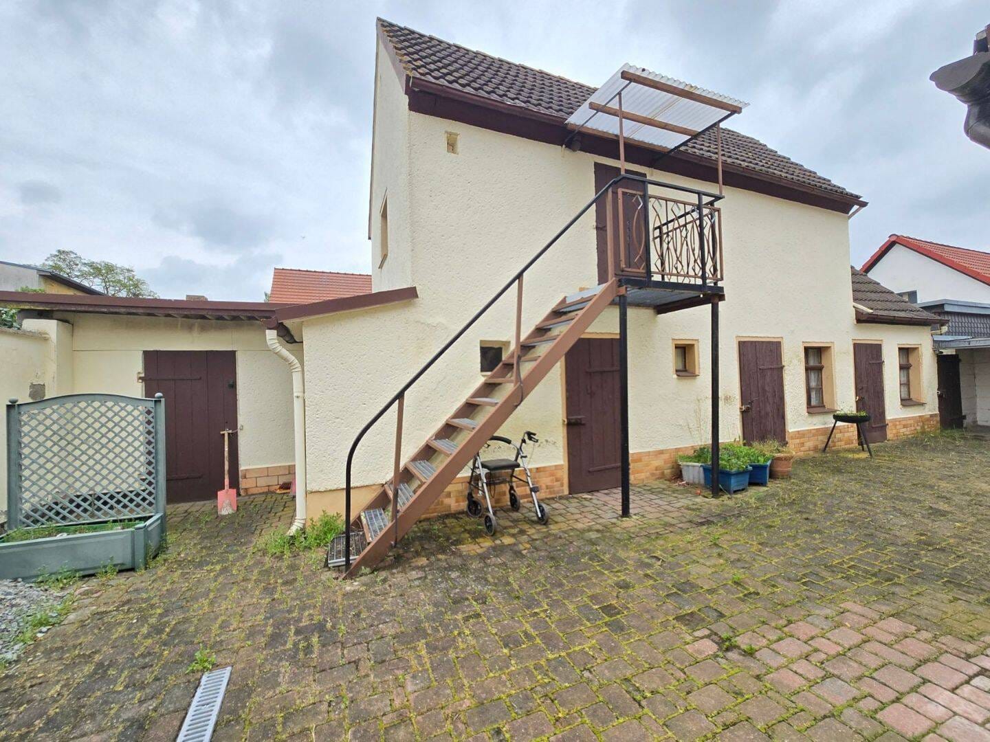 Immobilie in Staßfurt - Einfamilienhaus mit schönem Garten, sowie Garage - Bild 2