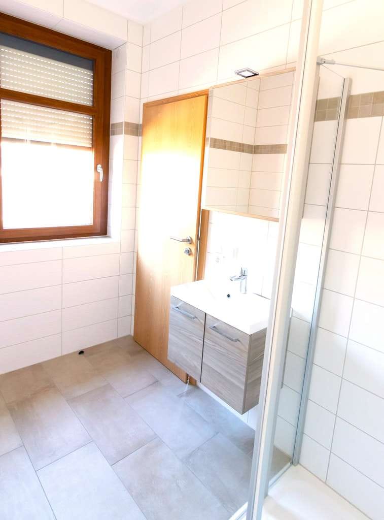 Immobilie in Wildenfels - GEPFLEGTES MEHRFAMILIENHAUS MIT GARAGE & TERRASSE IN IDYLLISCHER LAGE ! - Bild 4
