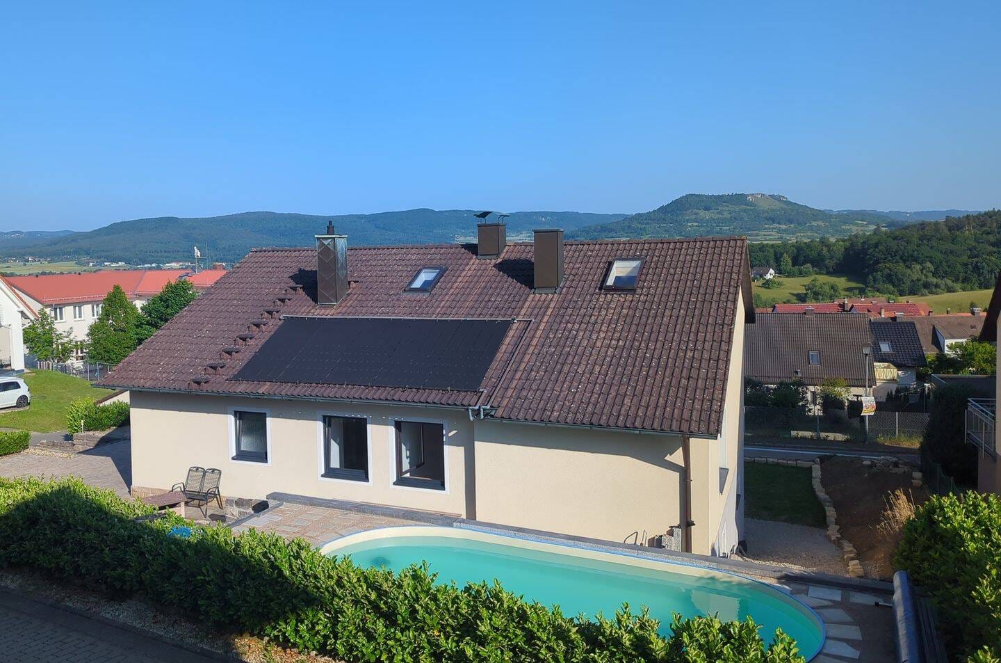 Immobilie in Weilersbach - Zweifamilienhaus mit Pool, LKW-Garage und Franken-Panorama - Bild 2