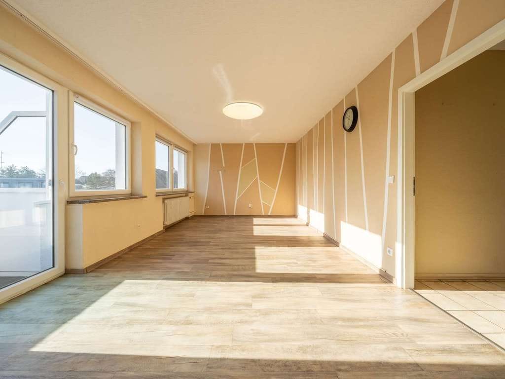 Immobilie in Bottrop - Barrierearme 2,5-Zimmer-Wohnung mit Aufzug und zwei Balkonen in zentraler Innenstadtlage - Bild 2