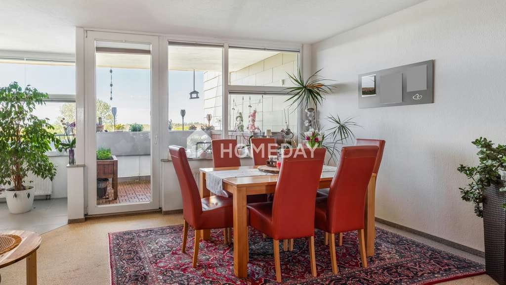 Immobilie in Lehrte - Lichtdurchflutete 3-Zimmer-Wohnung mit Loggia, Garage sowie Pool und Sauna im Haus - Bild 2