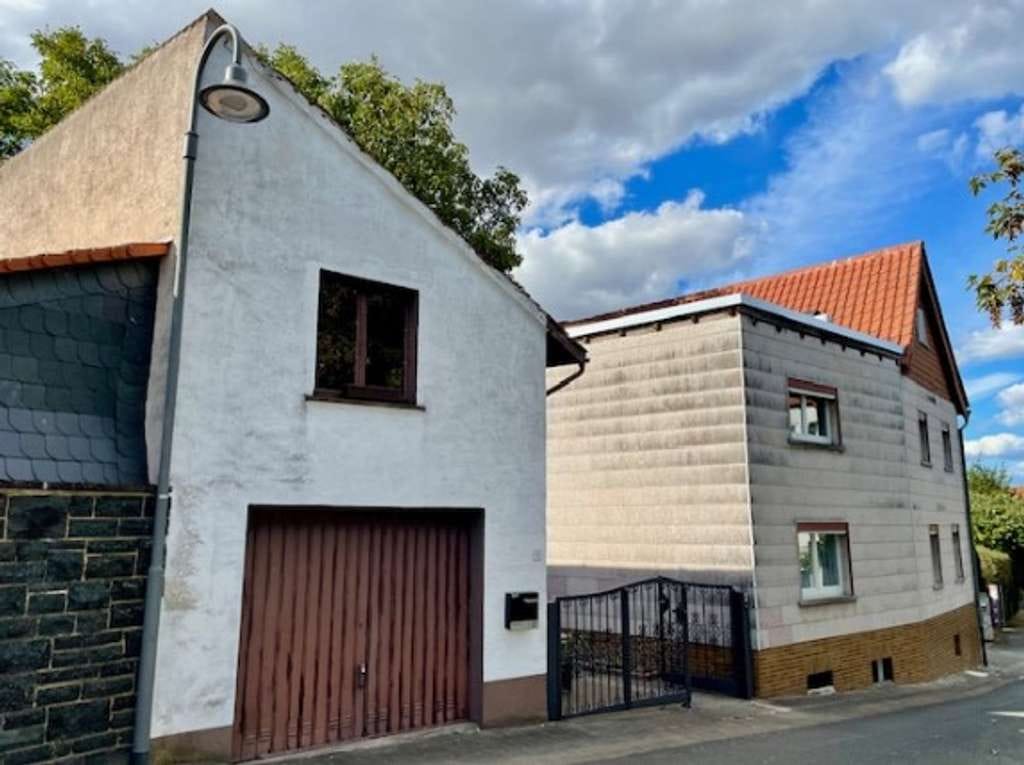 Immobilie in Niddatal - Charmantes Einfamilienhaus mit Remise und schönem Hof - Bild 0