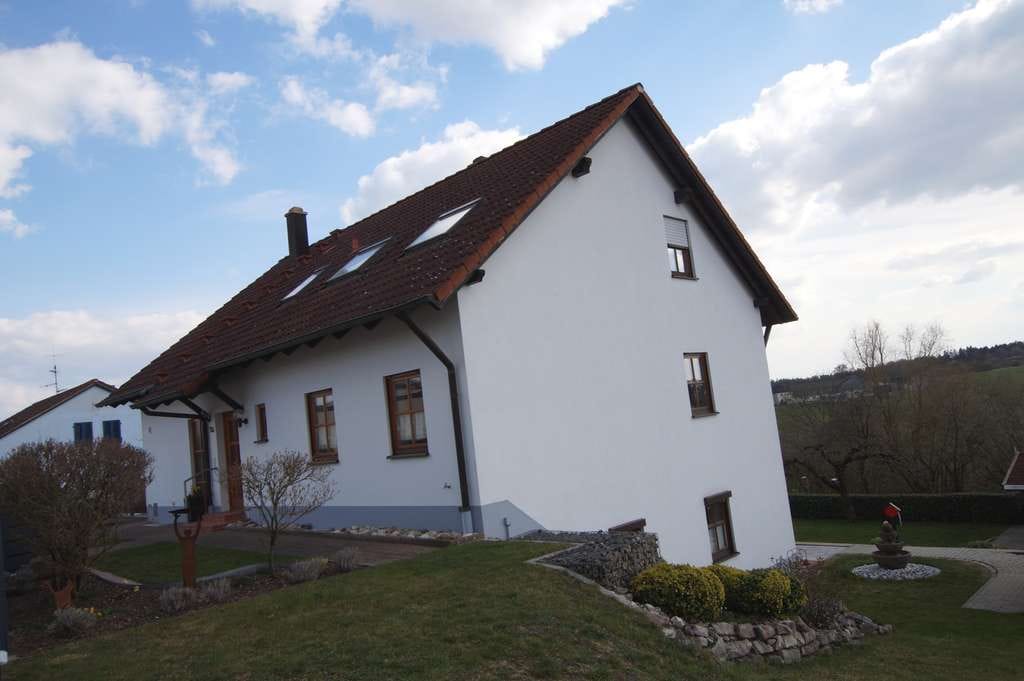 Immobilie in Pyrbaum - „Zweifamilienhaus mit Einliegerwohnung – Wohnen im Grünen mit traumhafter Aussicht" - Bild 3