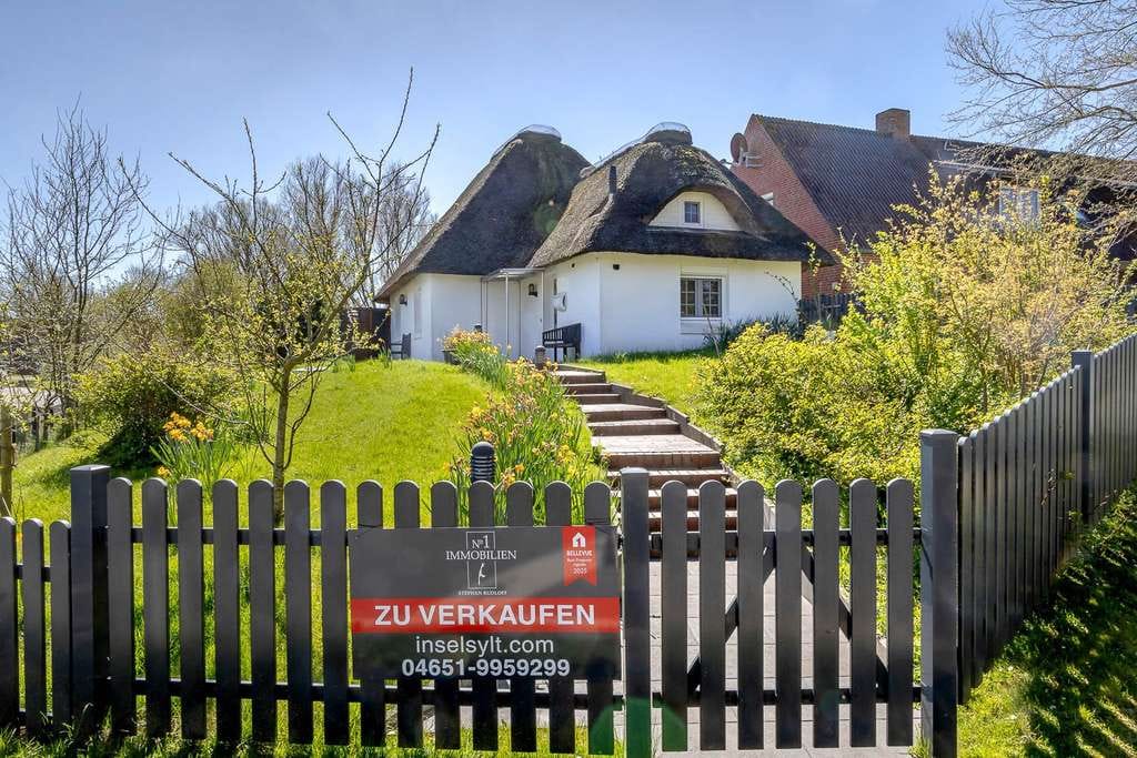 Immobilie in Pellworm - Modernisiertes Einfamilienhaus unter Reet - Bild 1