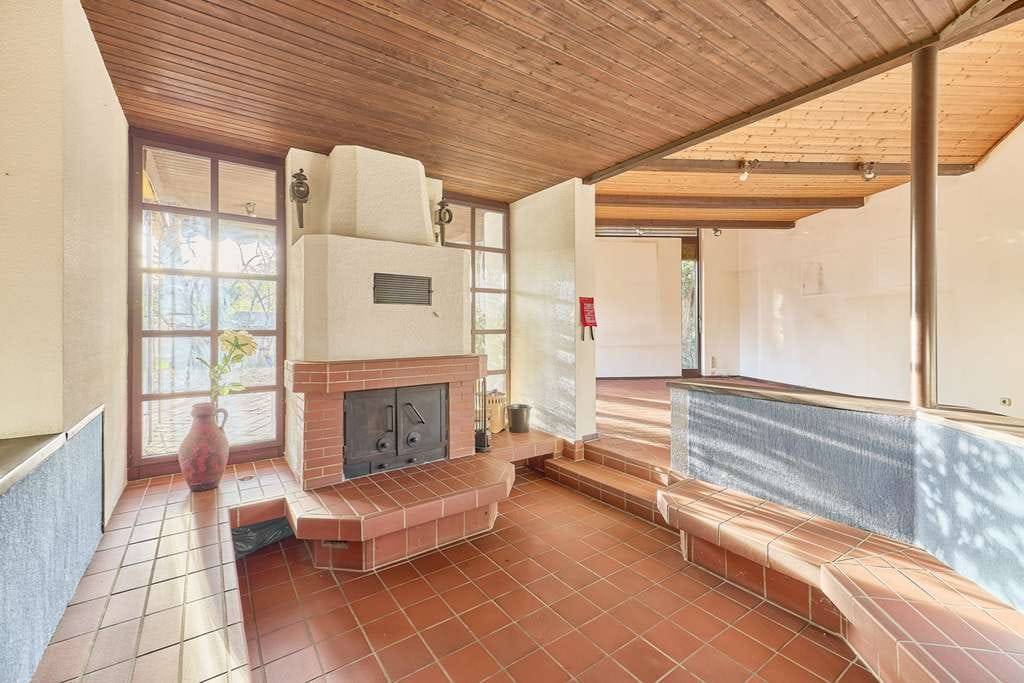 Immobilie in Darmstadt - Architektenhaus mit zwei Wohneinheiten, Sauna, großem Grundstück und Waldrandlage zur Modernisierung - Bild 2
