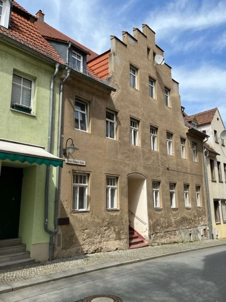 Immobilie in Bernstadt auf dem Eigen - Zweifamilienhaus mit Ausbaupotential mitten im Zentrum - Bild 2