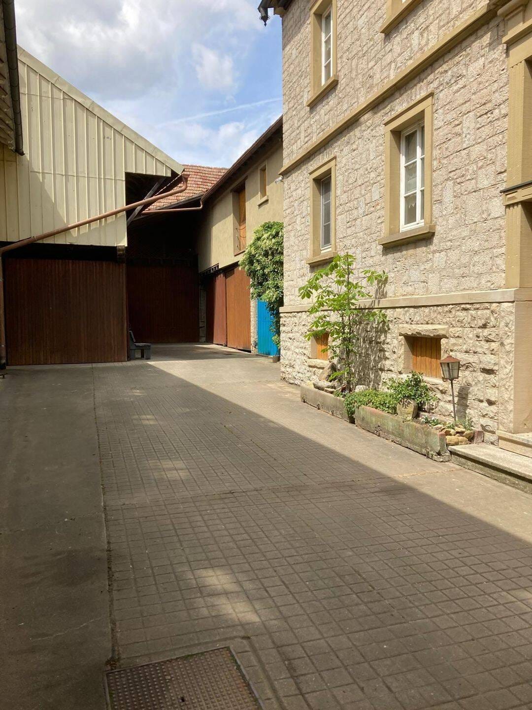 Immobilie in Oberpleichfeld - Geräumiges Wohnhaus mit 8 Zimmern und riesiger Scheune - Bild 1