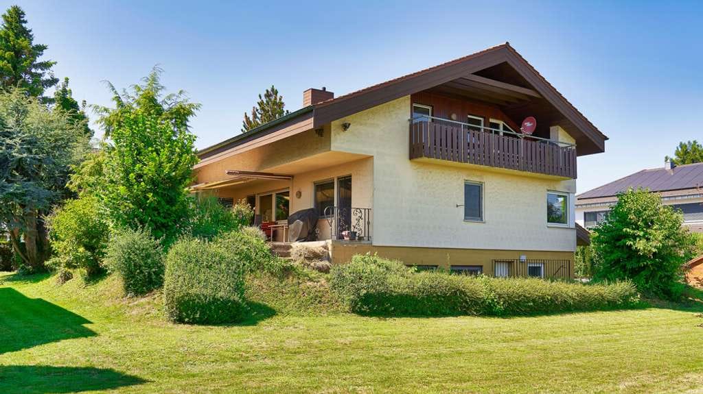 Immobilie in Bönnigheim - Hier beginnt Ihr neues Familienglück – 
Ein- bis Zweifamilienhaus
zentrumsnah im Grünen! - Bild 2