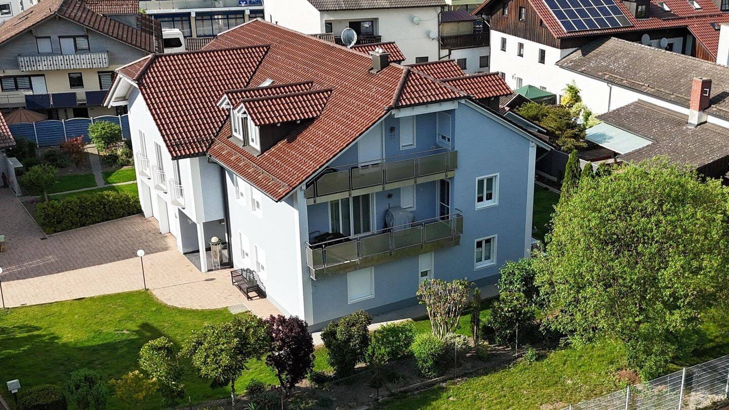 Immobilie in Schöllnach - Luxuriöses Einfamilienhaus in bester Lage mit zusätzlicher Einliegerwohnung - Bild 0
