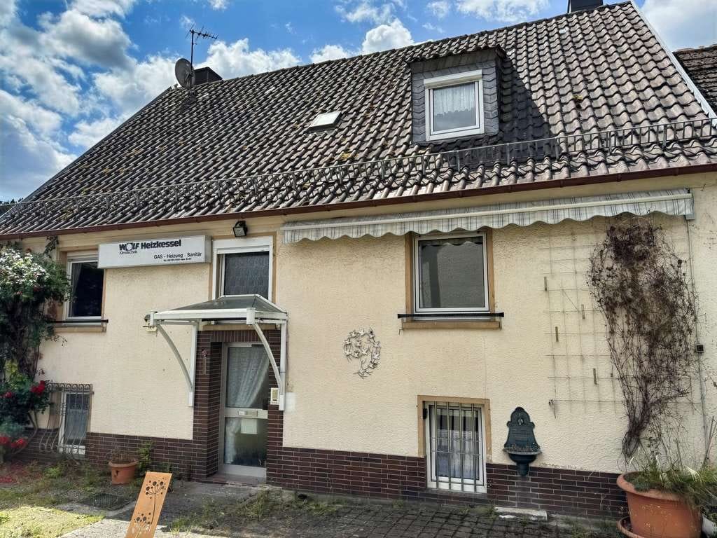Immobilie in Dahn - Geräumiges Ein-Zweifamilienhaus im Herzen von Dahn - Bild 1
