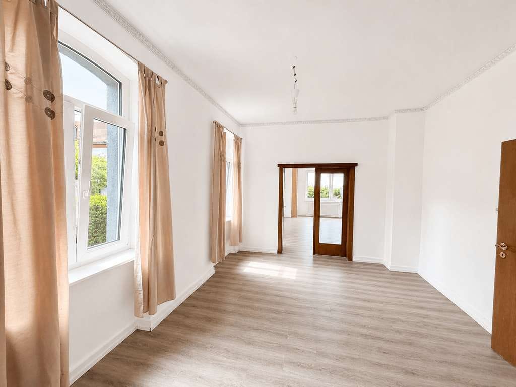 Immobilie in Hofheim am Taunus - Großzügig + Modernisiert: Hochparterre Wohnung +Hobby-Keller, Doppelgarage & Garten - Bild 3