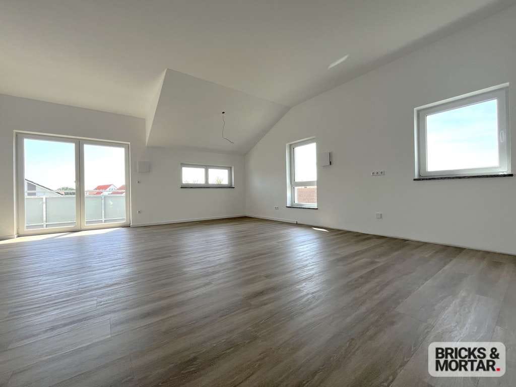 Immobilie in Deiningen - Exklusive, sonnendurchfluteten 4-Zimmer- Dachgeschosswohnung mit 2 Carport-Stellplätzen - Bild 1
