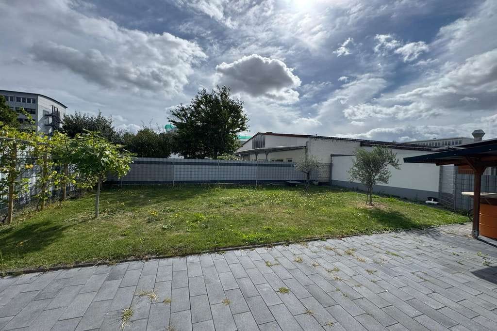 Immobilie in Walldorf - Saniertes Geschäfts- und Wohngebäude mit Nachverdichtungspotential im Gewerbegebiet Walldorf - Bild 1