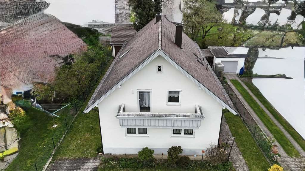 Immobilie in Hengersberg - Gepflegtes Ein-/Zweifamilienhaus 191 m², Doppelgarage in sonniger Siedlungslage - Bild 3