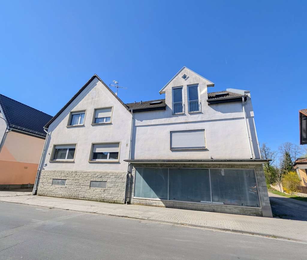 Immobilie in Obertshausen - Zweifamilienhaus mit Nebengebäude direkt am Naturschutzgebiet - Nutzfläche ca. 220 m² - Bild 0