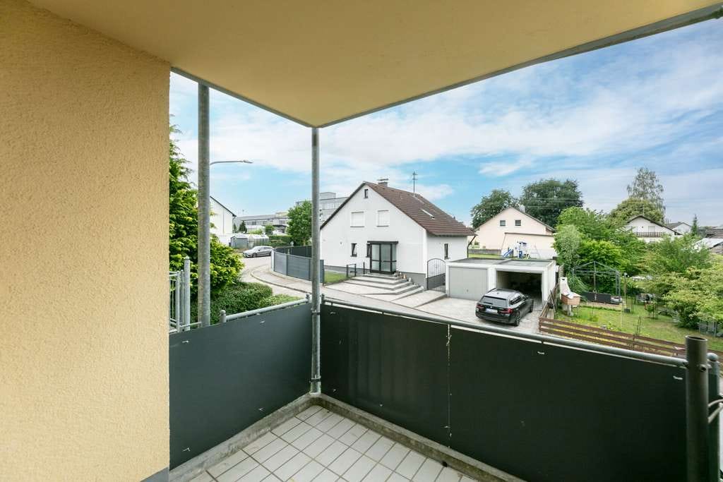 Immobilie in Ichenhausen - Einziehen oder clever investieren: Hübsche 3-Zimmer-Wohnung mit Loggia & TG - Bild 1