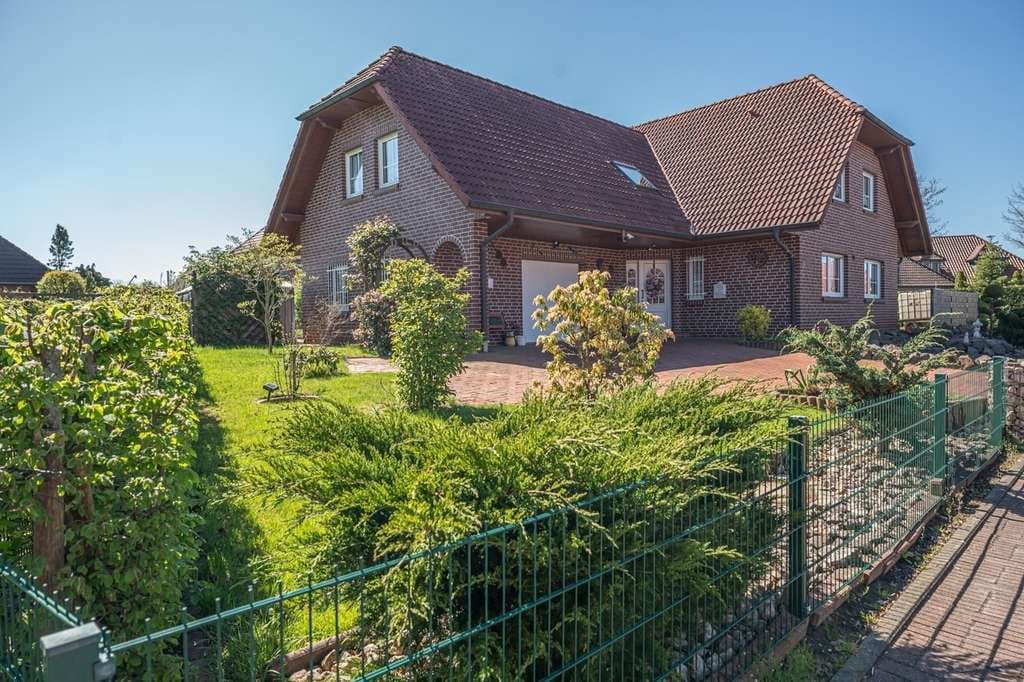 Immobilie in Saterland - Großzügiges, gepflegtes Wohnhaus in Top-Lage in Ramsloh - Bild 1