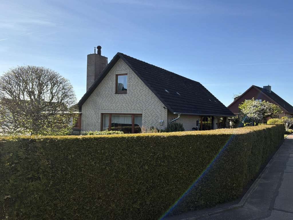Immobilie in Fahrenkrug - Ein Zuhause mit Perspektive: Großzügiges EFH mit Einliegerwhg. und überdachter Terrasse - Bild 2
