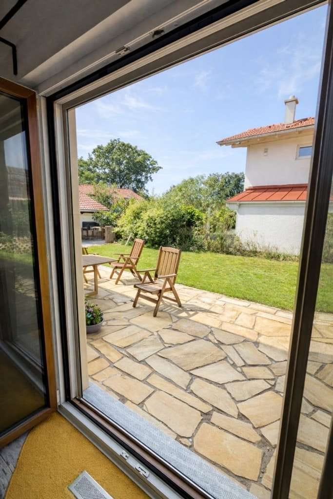 Immobilie in Tittmoning - Zuhause ankommen – exklusives Familienanwesen im Hüttenthaler Feld mit Kursraum- oder Bürooption - Bild 4