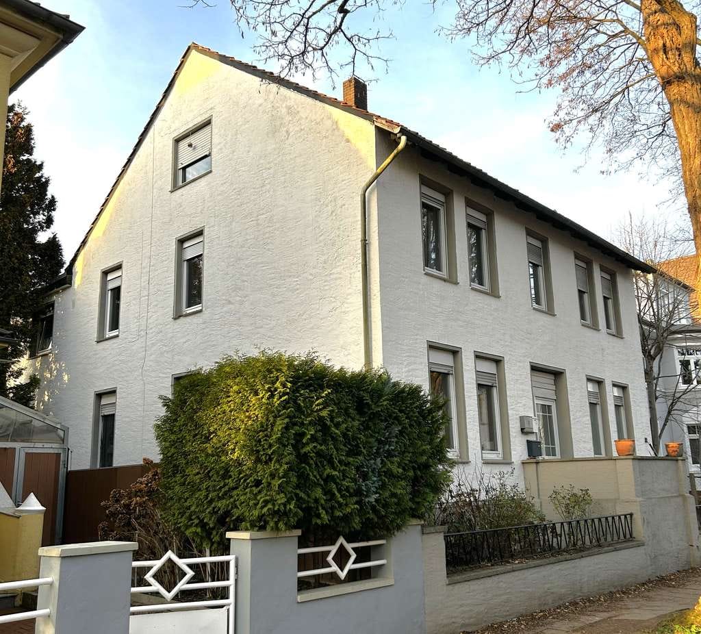 Immobilie in Herford - Mehrfamilienhaus Sanierungsbedürftig mit viel Entwicklungspotential - Bild 1