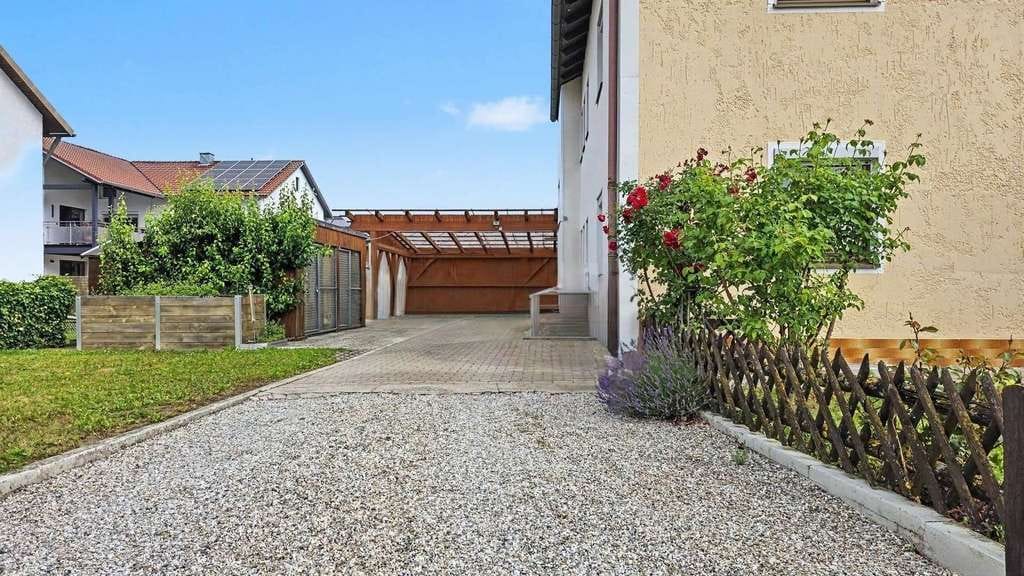 Immobilie in Kirchdorf am Inn - Viel Platz für die Liebsten: Großzügiges Zweifamilienhaus mit Potenzial in Kirchdorf am Inn - Bild 3