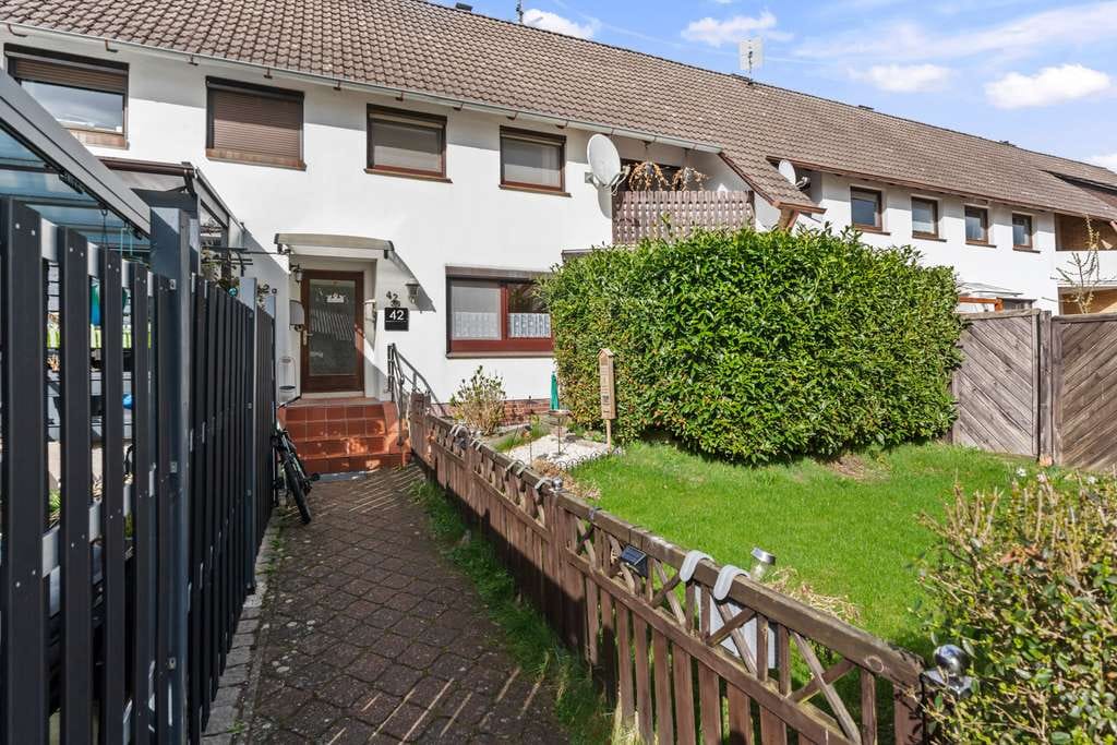 Immobilie in Zeven - Gepflegtes  Reihenmittelhaus in Zeven mit Keller, Terrasse & Balkon - Bild 1
