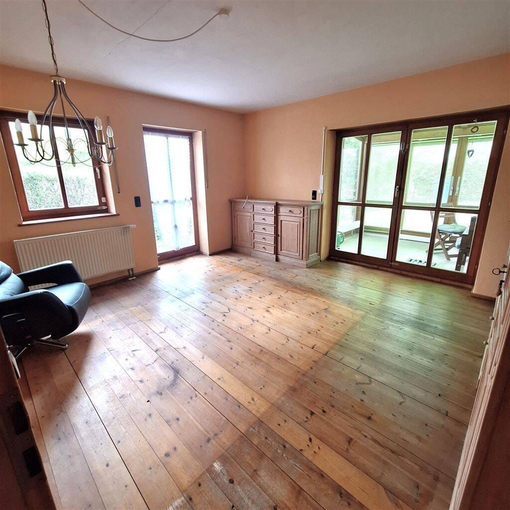 Immobilie in Allersberg - "Landhausig" Wohnen in LÄNDLICHER IDYLLE Nähe ROTHSEE! Gepflegter Wohnhausanbau im Stil einer DHH, mit VIELEN MÖGLICHKEITEN! - Bild 1