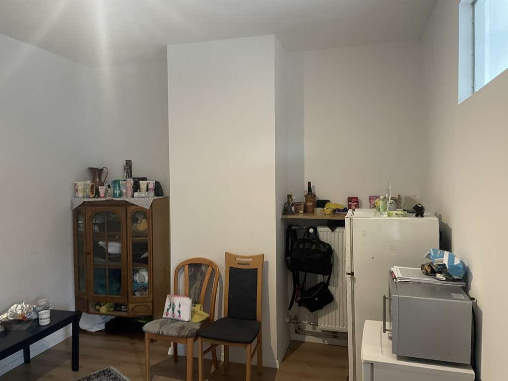 Immobilie in Herxheim - Kurzfristig nutzbares und großzügiges Wohnhaus mit 3 PKW-Garagen und Hofraum ! - Bild 3