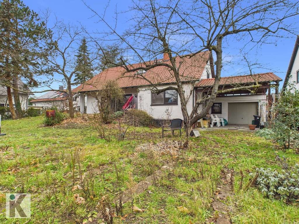 Immobilie in Maxdorf - Freistehendes Ein- bis Zweifamilienhaus mit etwa 958 m² Sonnengrundstück in bester Wohnlage! - Bild 1
