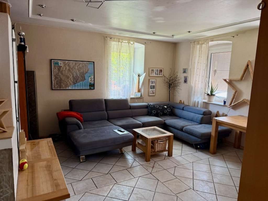 Immobilie in Ebrach - Geräumiges 8-Zimmer-Haus in Ebrach mit 235 m² Wohnfläche - Bild 2