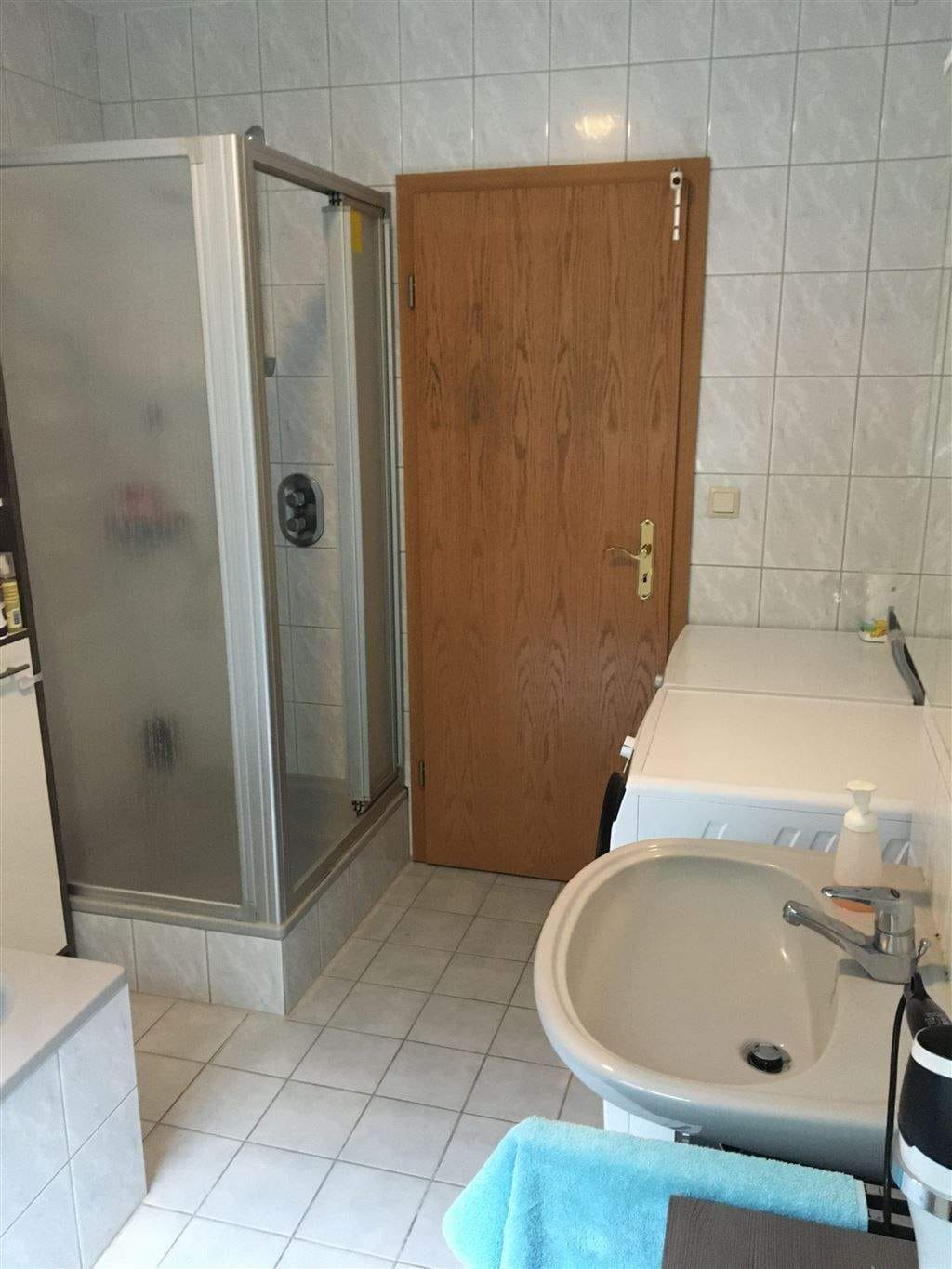 Immobilie in Hude (Oldenburg) - Vermietete 3-Zimmer-Wohnung mit Balkon und Carport in gepflegter Eigentumsanlage! - Bild 2