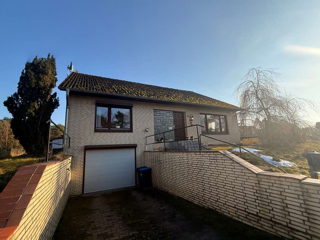 Immobilie in Bleckede - Charmanter Bungalow mit Garten und Ausbaupotenzial in elbnaher Lage - Bild 0