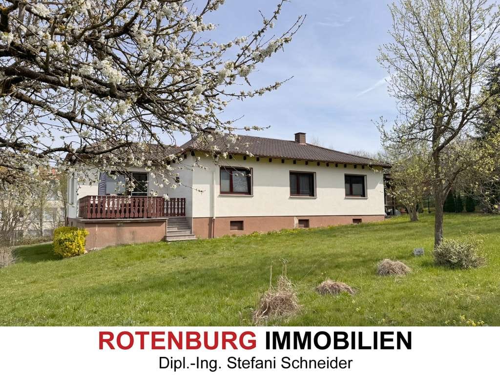 Immobilie in Rotenburg an der Fulda - Bungalow mit viel Platz - 5,5 Zimmer - und schönem Garten in guter, stadtnaher Wohnlage in Rotenburg - Bild 0