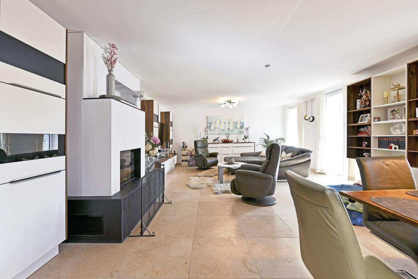 Immobilie in Neufahrn in Niederbayern - Großzügig. Modern. Energiesparend.  Kernsaniertes Einfamilienhaus mit Stil und Komfort zu verkaufen - Bild 1