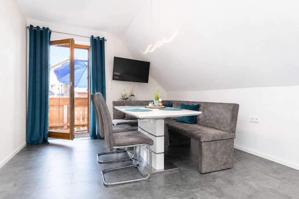 Immobilie in Essenbach - Großzügiges Einfamilienhaus mit Einliegerwohnung, Außenpool & modernem Energiekonzept - Bild 3